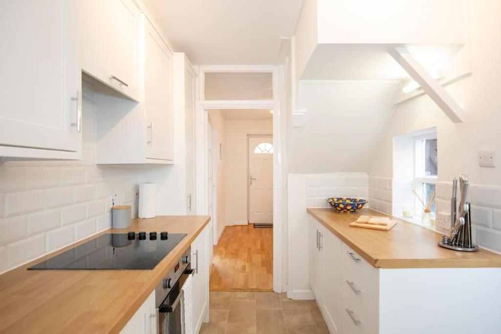 Villa 3 Bed House/Garden/Wi-Fi/Parking/Central Location à Guildford Extérieur photo