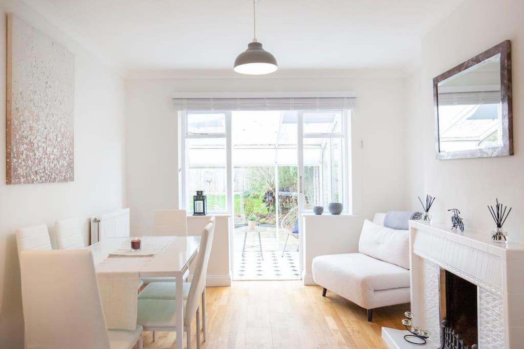 Villa 3 Bed House/Garden/Wi-Fi/Parking/Central Location à Guildford Extérieur photo