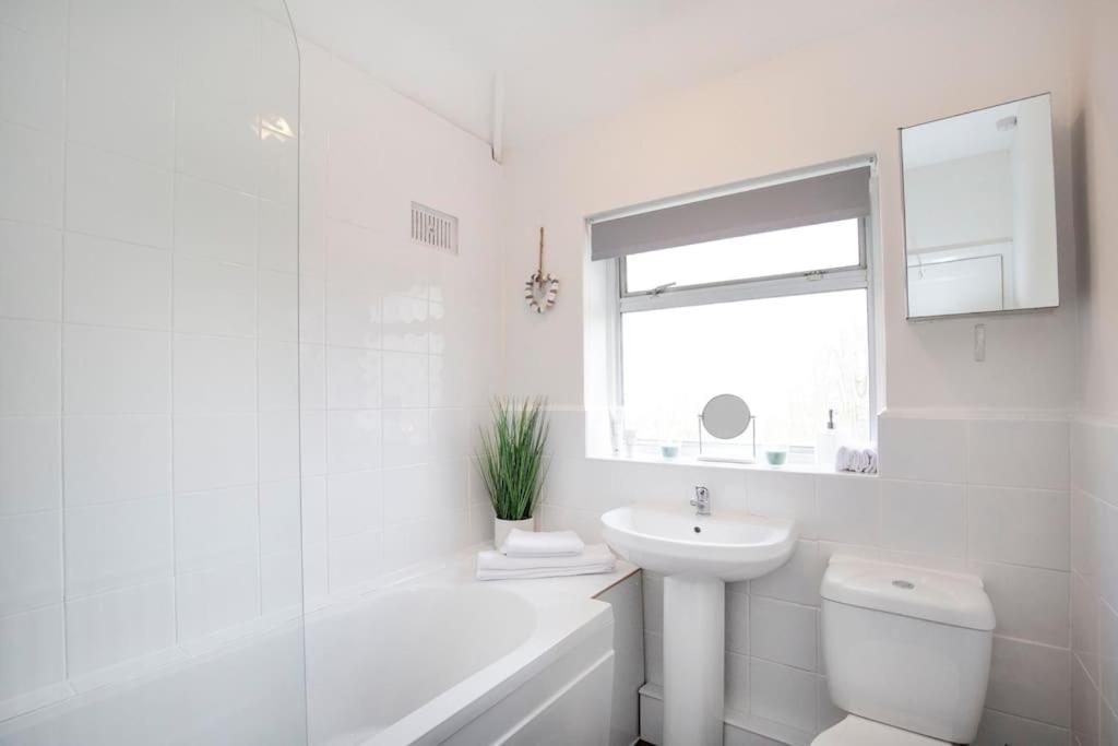 Villa 3 Bed House/Garden/Wi-Fi/Parking/Central Location à Guildford Extérieur photo