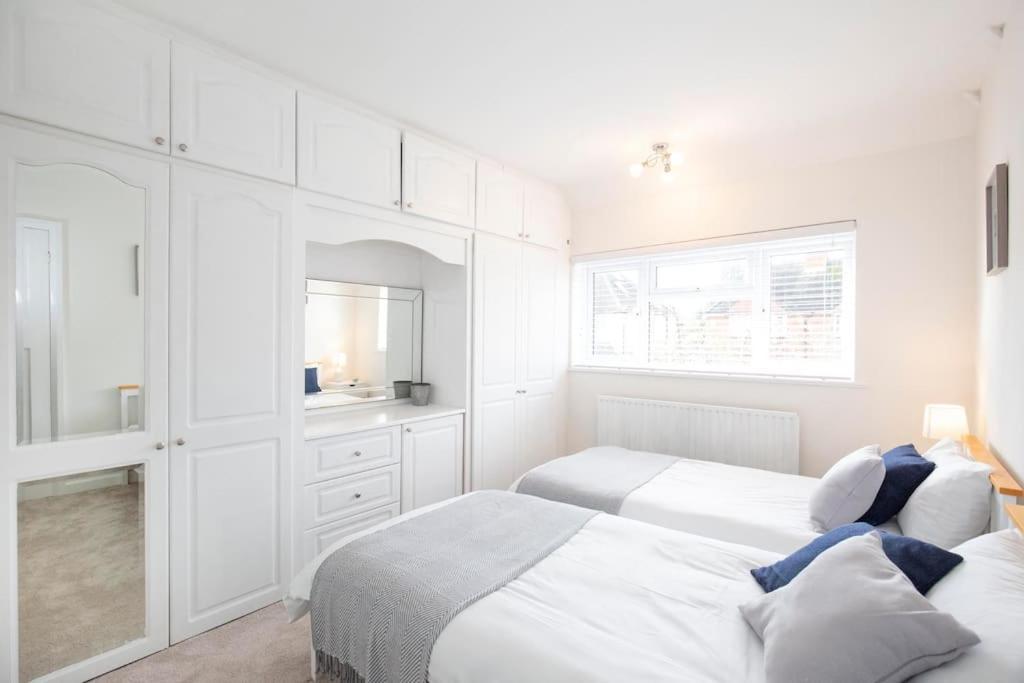 Villa 3 Bed House/Garden/Wi-Fi/Parking/Central Location à Guildford Extérieur photo